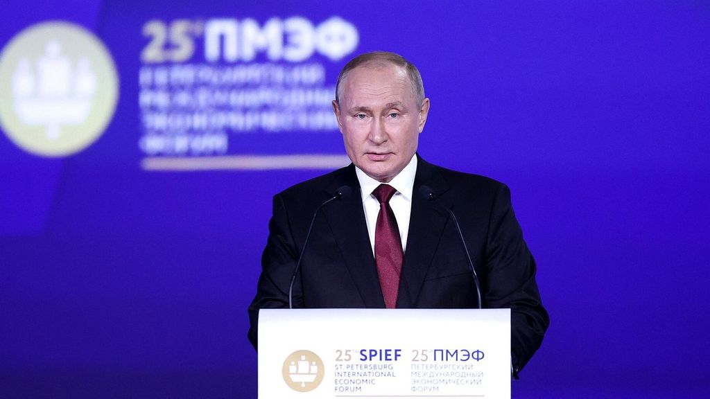 Vladimir Putin en San Petersburgo este viernes
