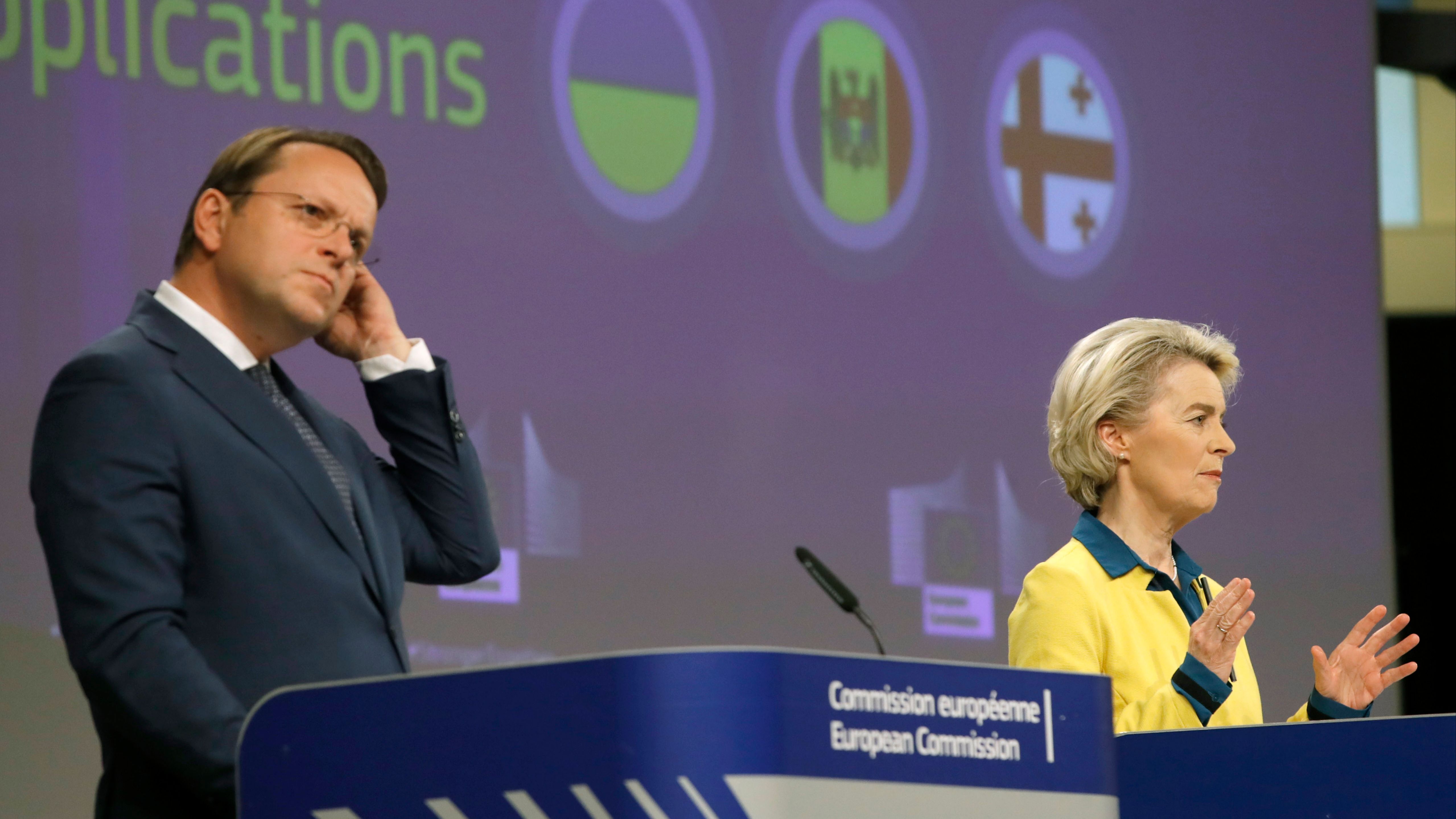 Zelenski celebra el “primer paso en el camino de la adhesión” a la UE, pese a ser más simbólico que efectivo