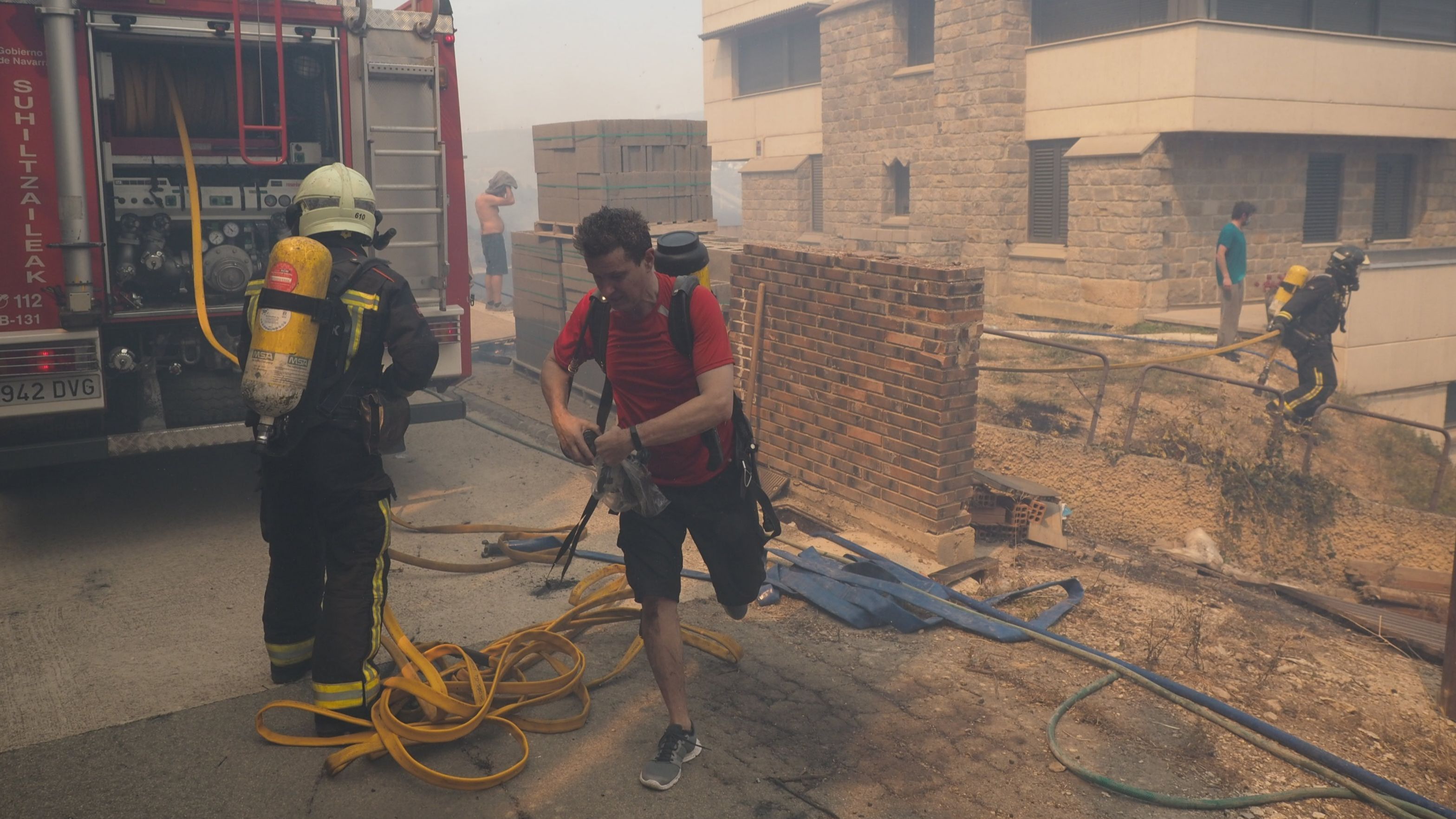 Desalojadas alrededor de 2.500 personas del parque Sendaviva por un incendio en Bardenas