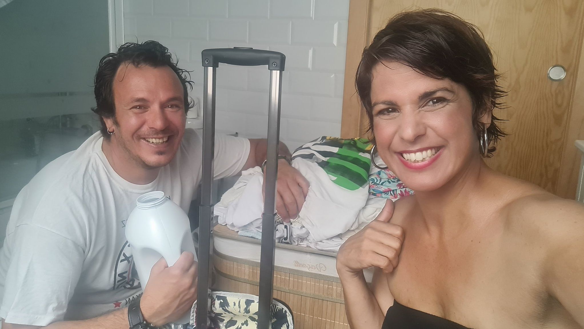 Teresa Rodríguez pasa la jornada de reflexión poniendo lavadoras