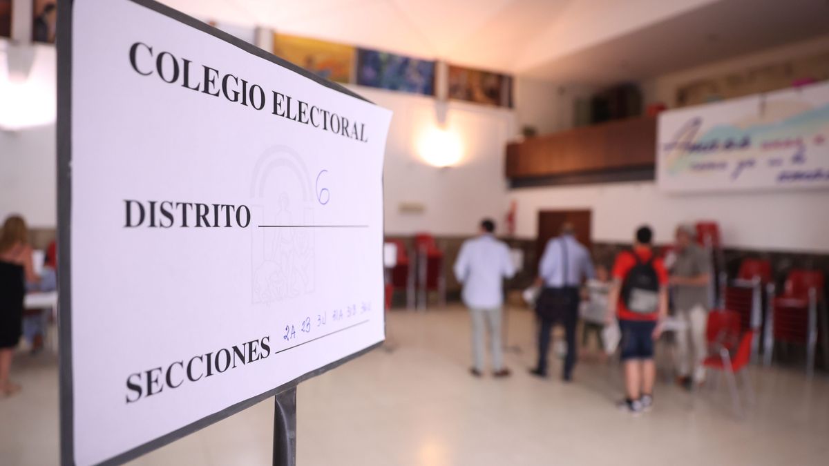Colegio electoral constituido en Sevilla este 19 de junio de 2022 para las elecciones autonómicas