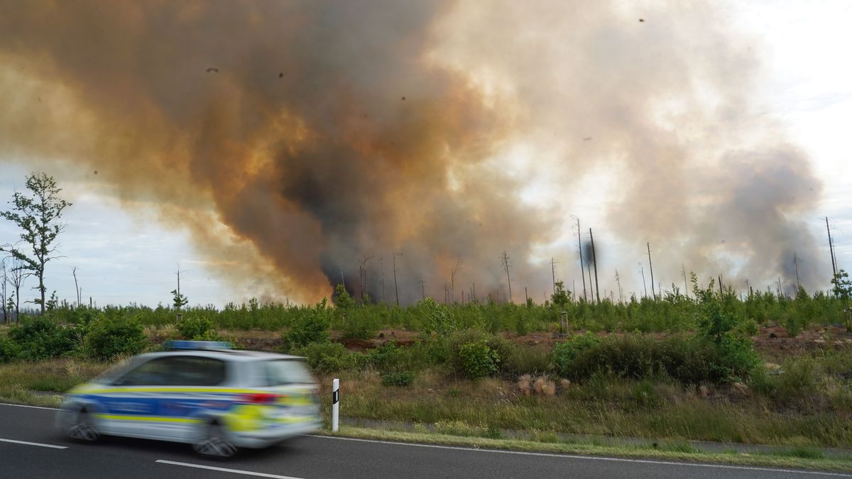 Evacuación en Alemania por el incendio cerca de Treuenbrietzen Evacuación en Alemania por el incendio cerca de Treuenbrietzen