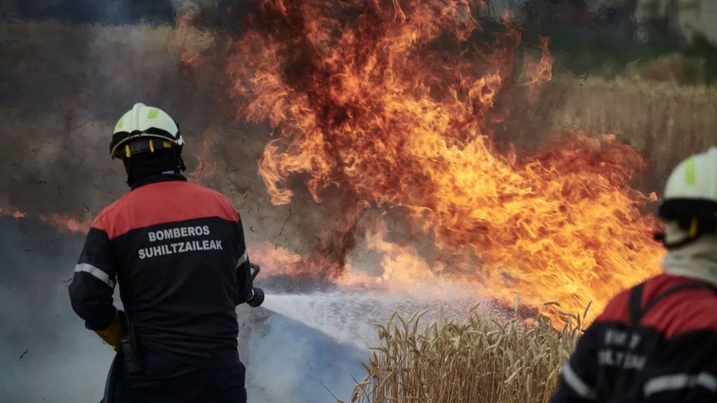 Fuera de control los cinco incendios activos en Navarra
