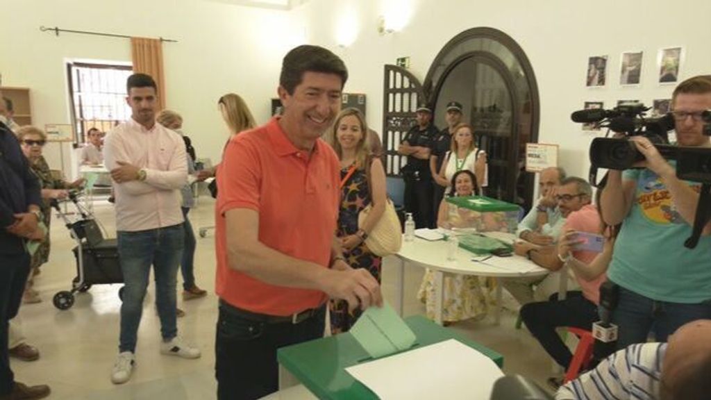 Juan Marin acudir votar en Andalucia