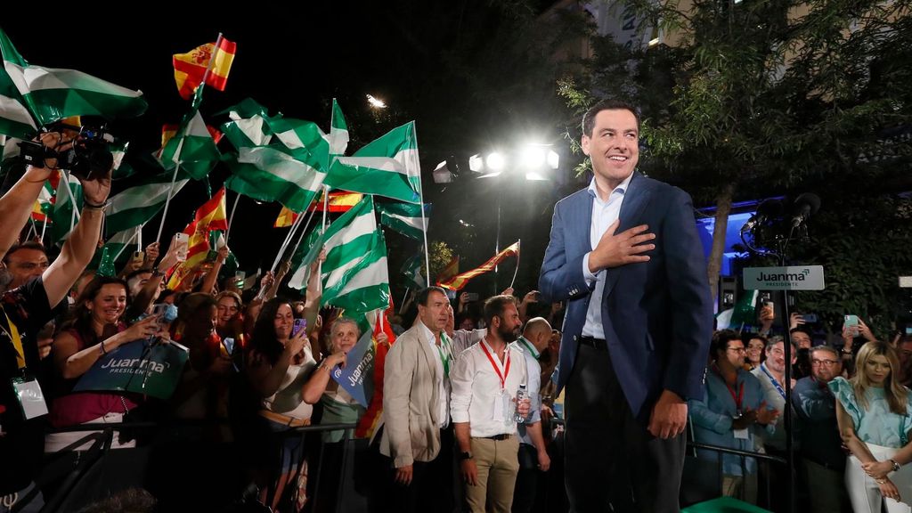 Juanma Moreno celebra su primera mayoría absolutísima ante sus simpatizantes
