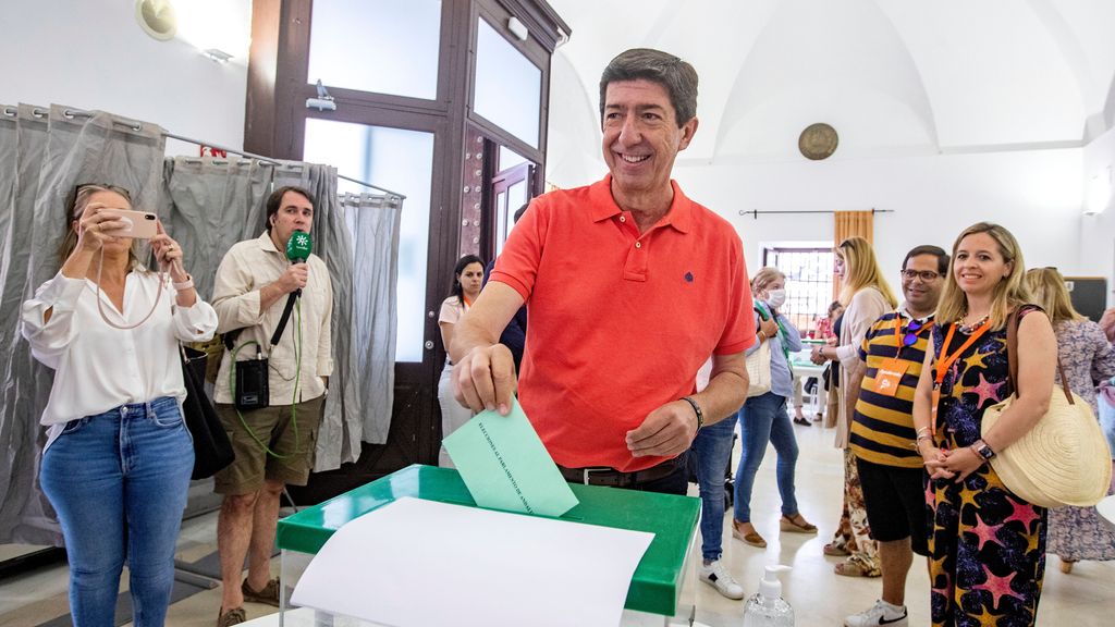 l candidato a la presidencia de la Junta de Andalucía por Ciudadanos, Juan Marín, ejerce su derecho al voto en la Biblioteca Municipal de Sanlúcar de Barrameda (Cádiz)