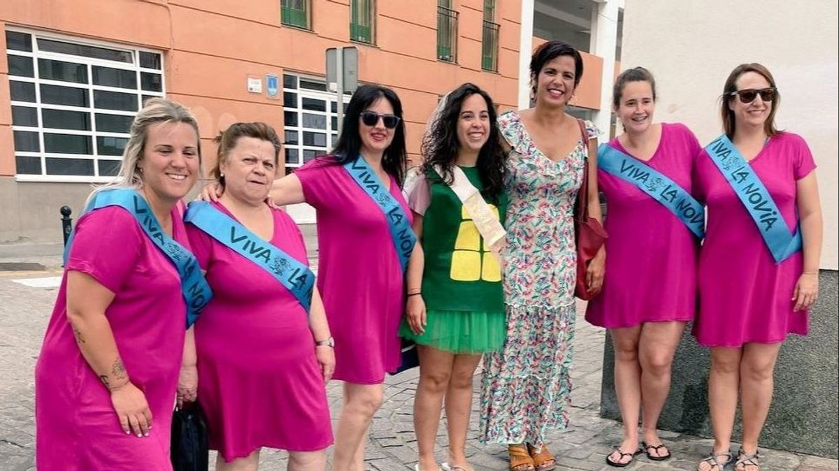 Las anécdotas de las elecciones de Andalucía: del 'sí quiero' de una novia a la sombrilla para ir a votar