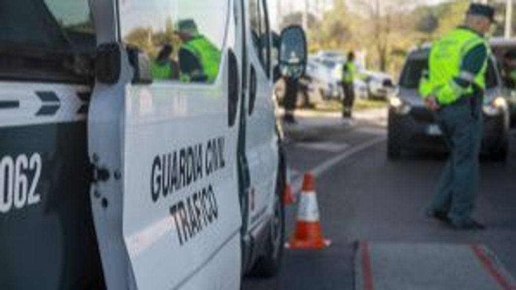 Un coche en sentido contrario causa tres accidentes con tres heridos en la A-49