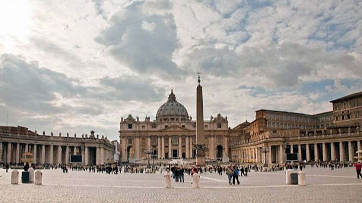 Un vehículo se salta un control en el Vaticano y arrolla a dos 'carabinieri'