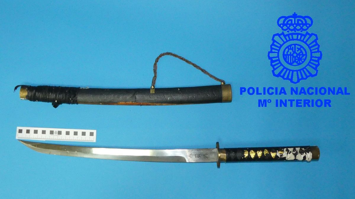 Condenado a 9 años por atacar a cuatro mossos con una catana y amputarle los dedos a uno Condenado a 9 años por atacar a cuatro mossos con una catana y amputarle los dedos a uno