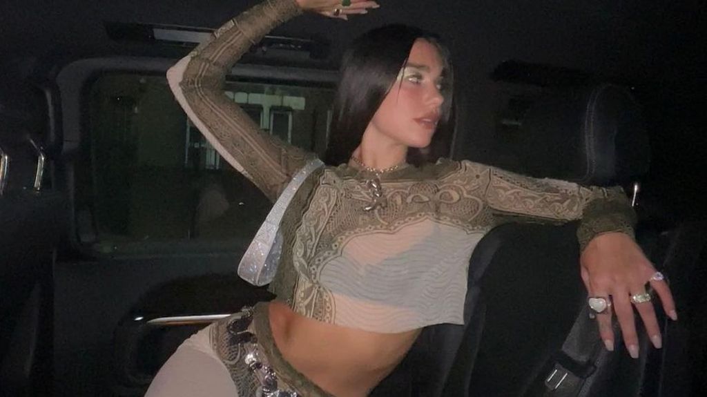 Dua Lipa llevó un anillo español de 20 euros
