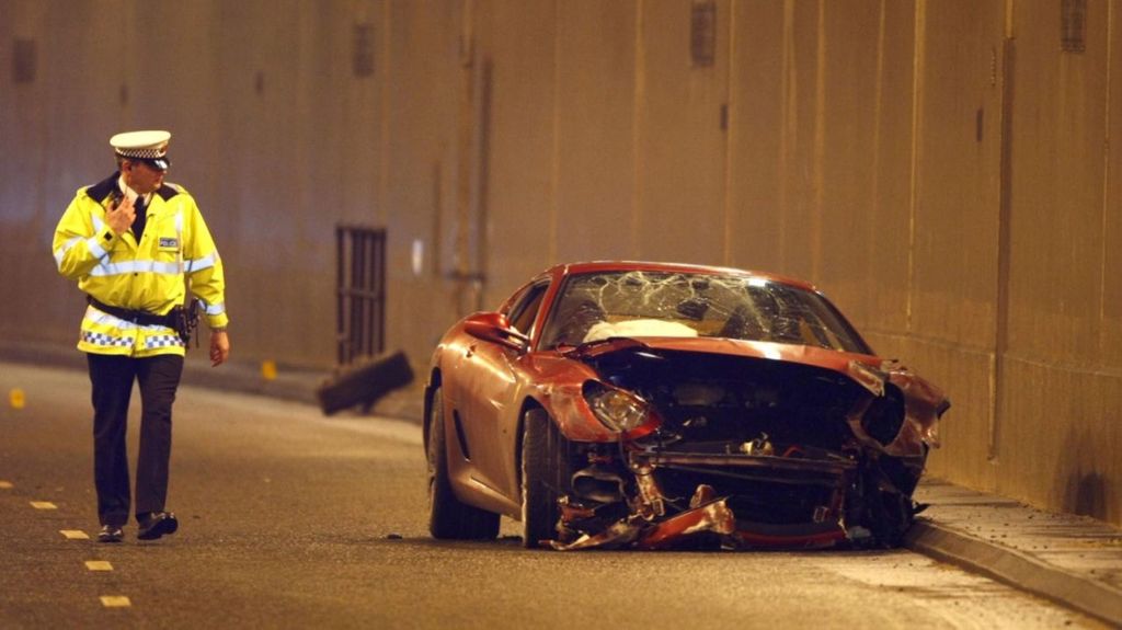 Ferrari de C.Ronaldo destrozado