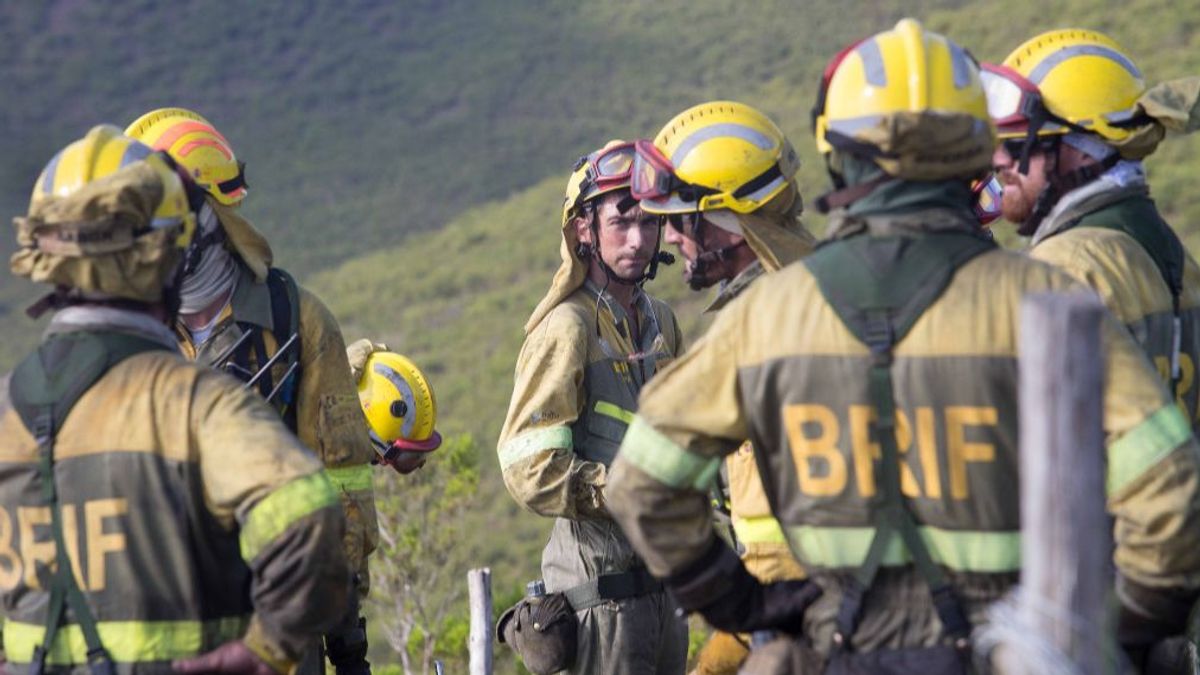 Imagen de archivo de efectivos actuando en un incendio en A Fonsagrada (Lugo).