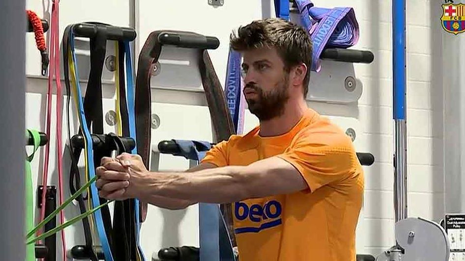 La chulería le juega una mala pasada a Piqué: Un influencer publica una foto suya con una rubia