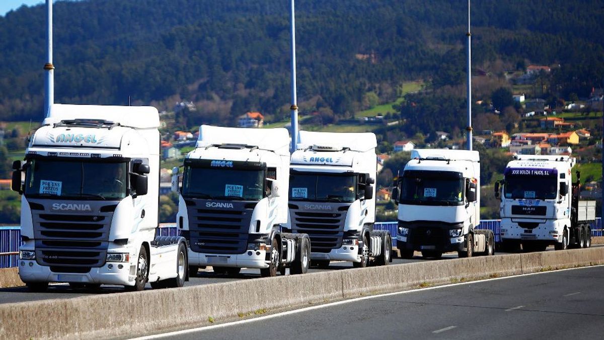 Transportistas gallegos no descartan un paro mientras exigen intervenir el mercado de los combustibles Transportistas gallegos no descartan un paro mientras exigen intervenir el mercado de los combustibles