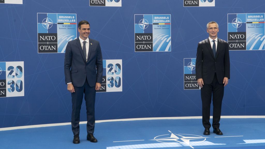 El presidente del Gobierno, Pedro Sánchez, y el secretario general de la OTAN, Jens Stoltenberg