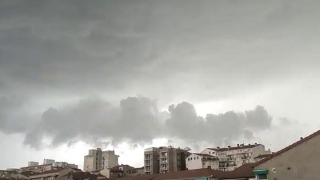 Una tormenta con tornado causa graves destrozos en el municipio de Alcañiz, Teruel