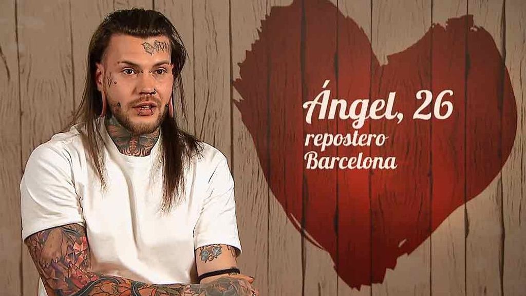 Ángel durante su cita en 'First Dates'