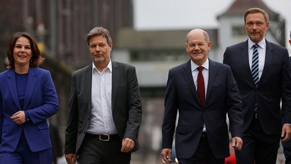Christian Lindner, líder de los Demócratas Libres Alemanes (FDP), Olaf Scholz, miembro del SPD, Annalene Baerbock y Robert Habeck, colíderes del Partido de los Verdes, Christian Lindner, líder de los Demócratas Libres Alemanes (FDP)  noviembre de 2021 en Berlín, Alemania