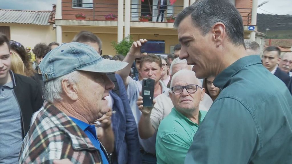 El momento tenso de Pedro Sánchez con un hombre en su visita por la Sierra de la Culebra (Junio 2022)