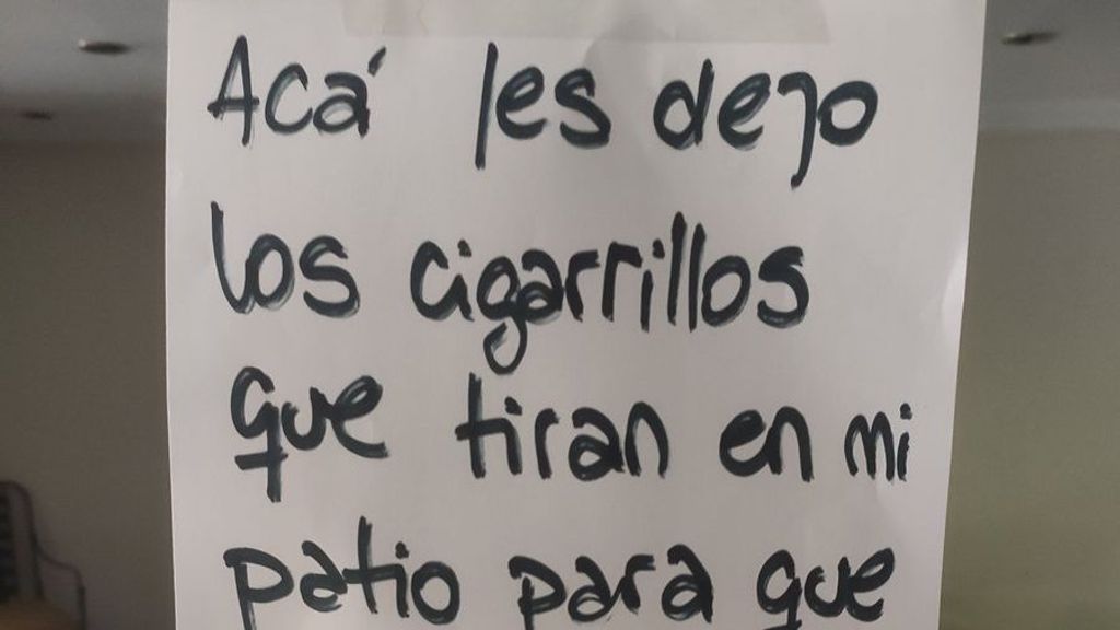 El reclamo de una vecina que le caían cigarrillos en su patio