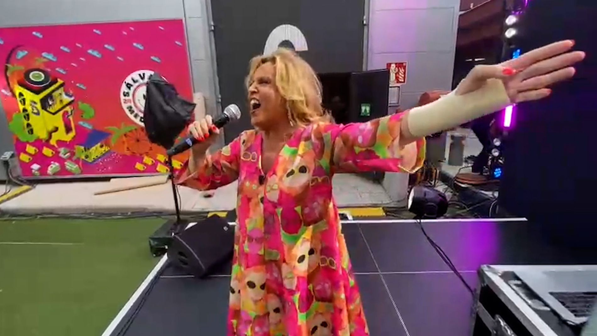 Lydia Lozano desafina en los ensayos del 'Mediasfest'