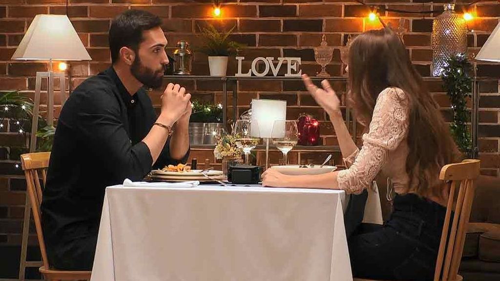 Roksolana y Juan durante su cita en 'First Dates'