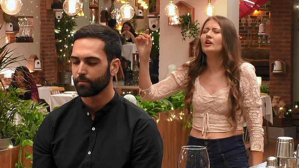 Roksolana y Juan durante su cita en 'First Dates'