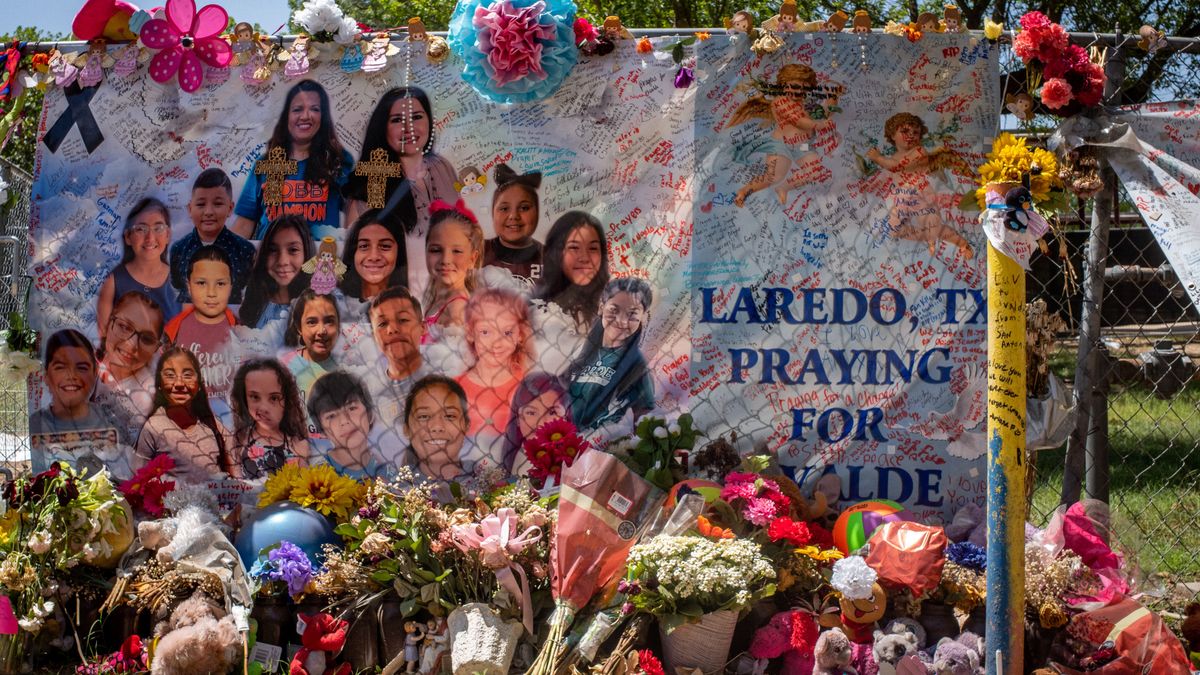 Un mural con las víctimas matanza escuela Uvalde Un mural con las víctimas matanza escuela Uvalde