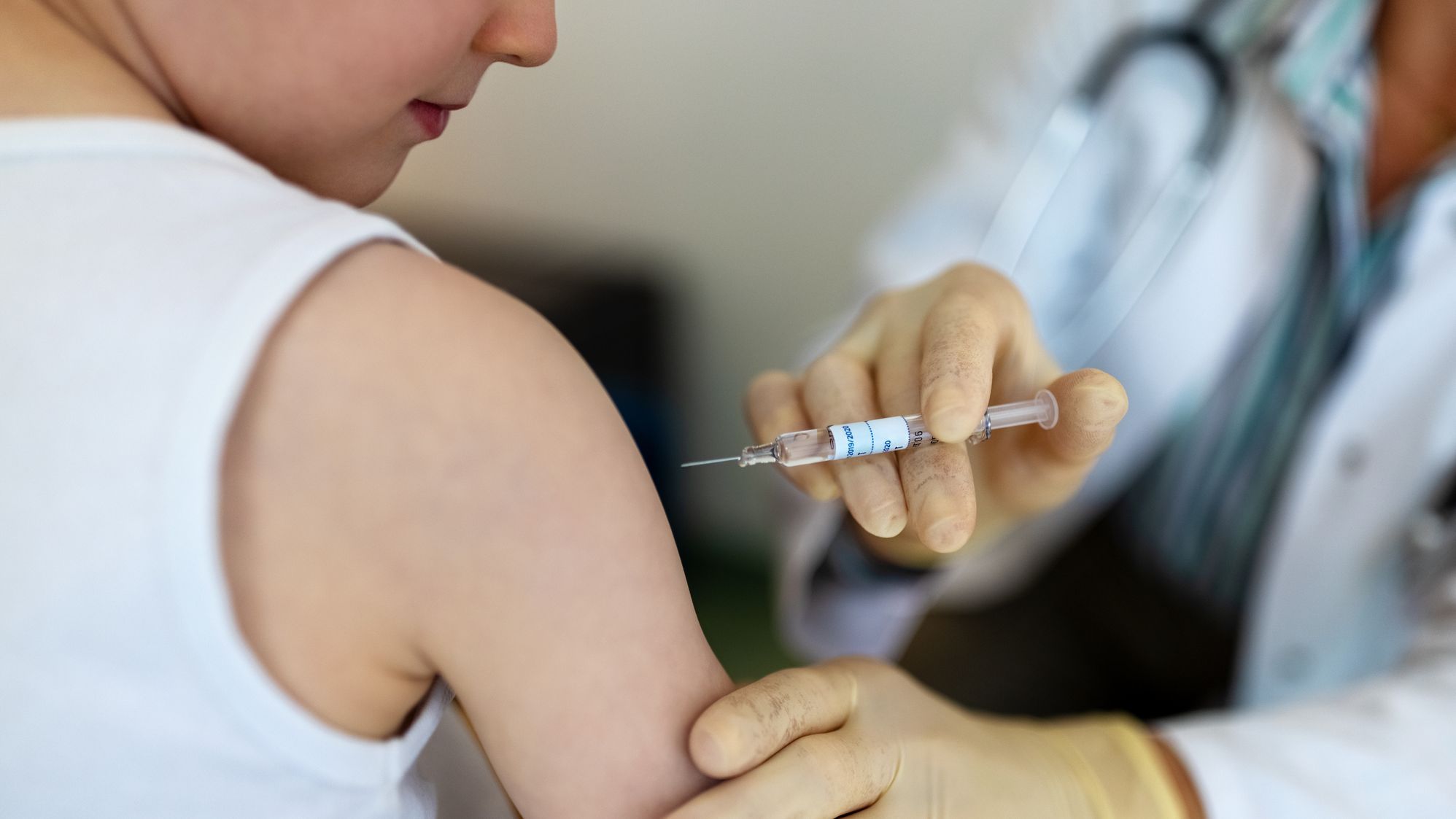 Diferencias entre las vacunas de Pfizer y Moderna contra la covid para niños menores de cinco años