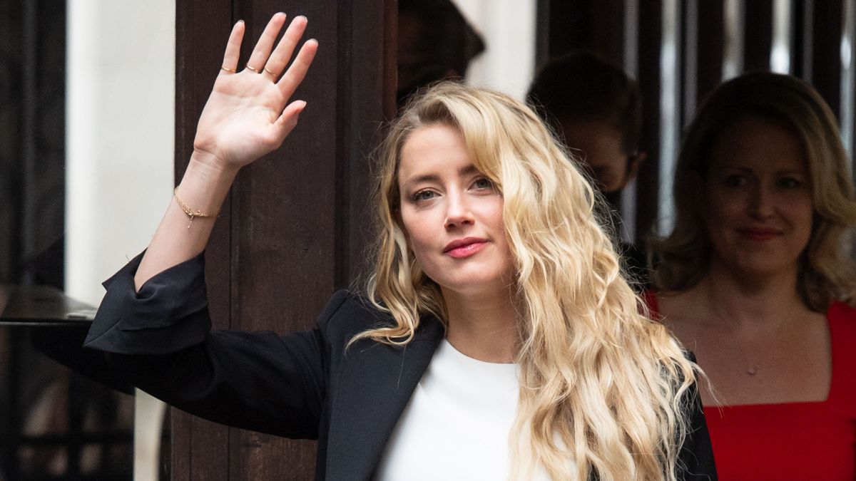 Amber Heard planea escribir un libro para pagar su deuda con Johnny Depp