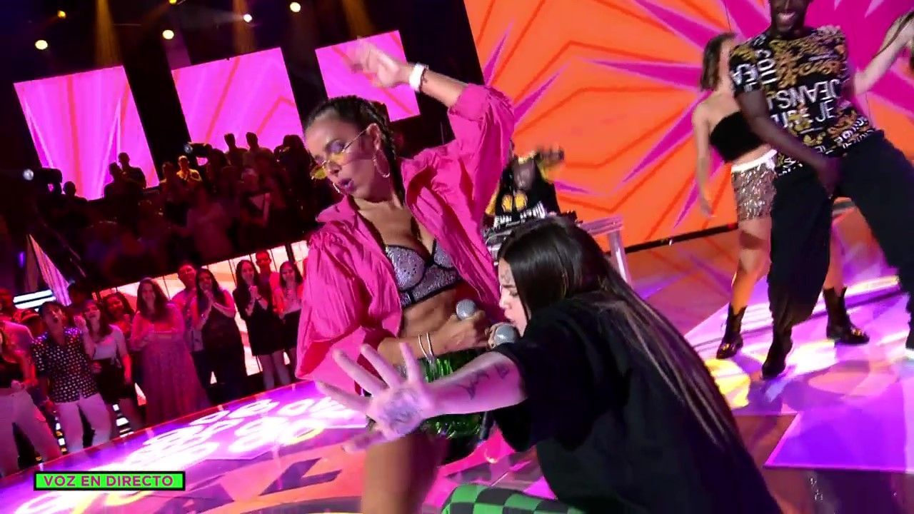 Carmen Alcayde se convierte en maestra del ‘twerking’ durante su actuación con Ptazeta y termina emocionada