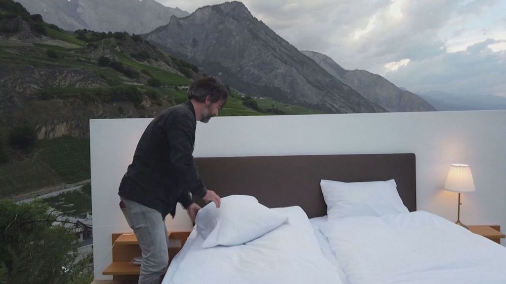 El ‘hotel de cero estrellas’ creado por unos artistas suizos donde dormir no es precisamente el objetivo principal (Junio 2022)