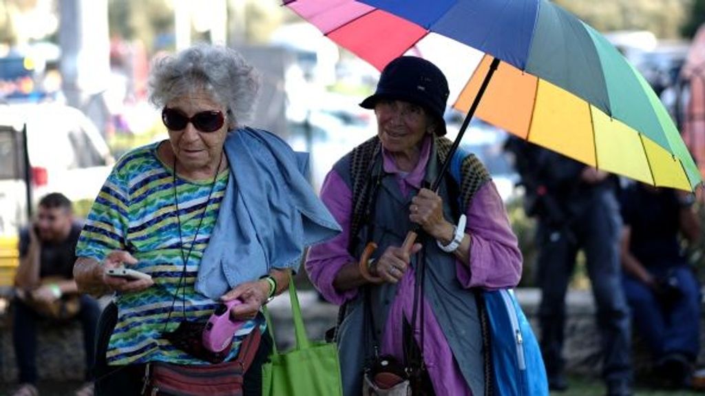 Muchos ancianos LGTBI han sido rechazados por sus familias y ahora temer sufrir de nuevo la falta de respeto