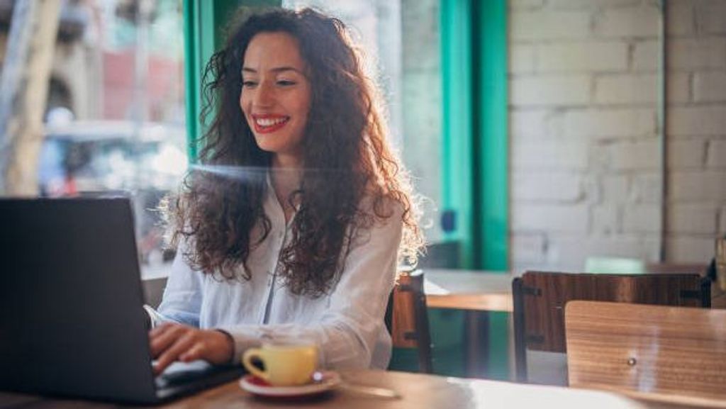 Trabajar a distancia en cafeterías de Madrid y Barcelona.