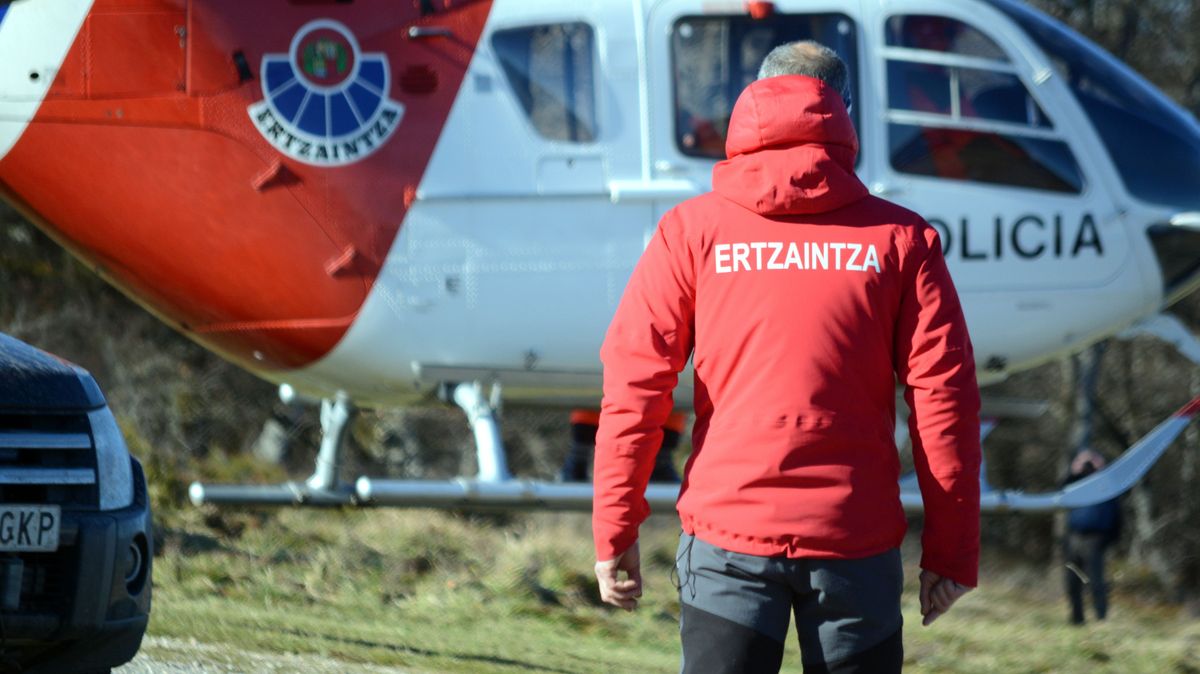 El cuerpo sin vida del montañero  ha sido localizado por el helicóptero de la Ertzaintza.