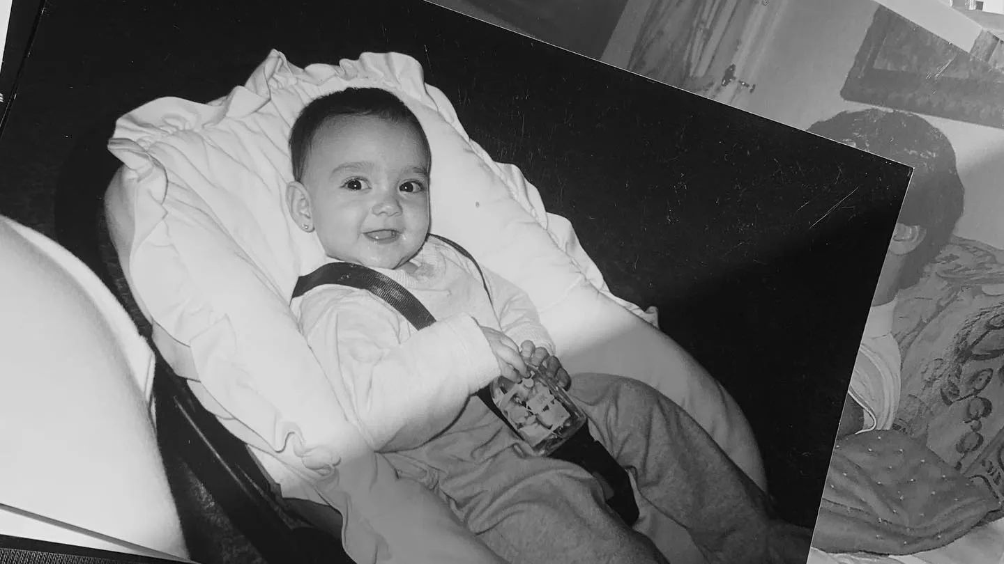 Julia Janeiro abre su álbum de fotos familiar tras el nacimiento de su hermano (Nuria Marín)