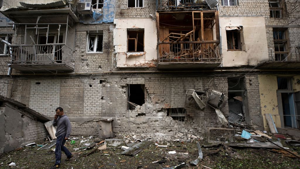 Continúan los ataques rusos a la ya golpeada Járkov en Ucrania