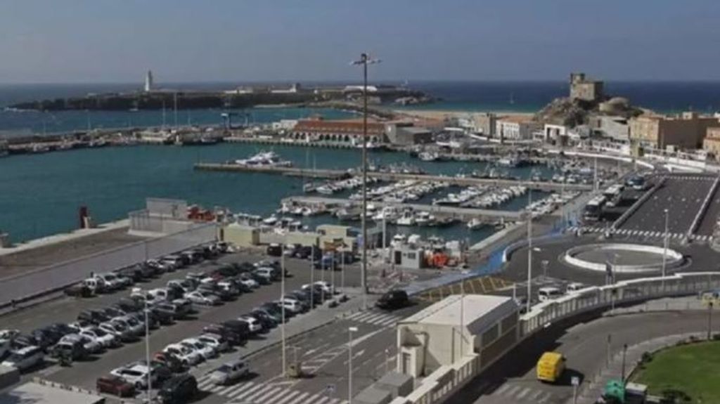 Muere un hombre de 55 años cuando practicaba buceo en el puerto de Tarifa, Cádiz