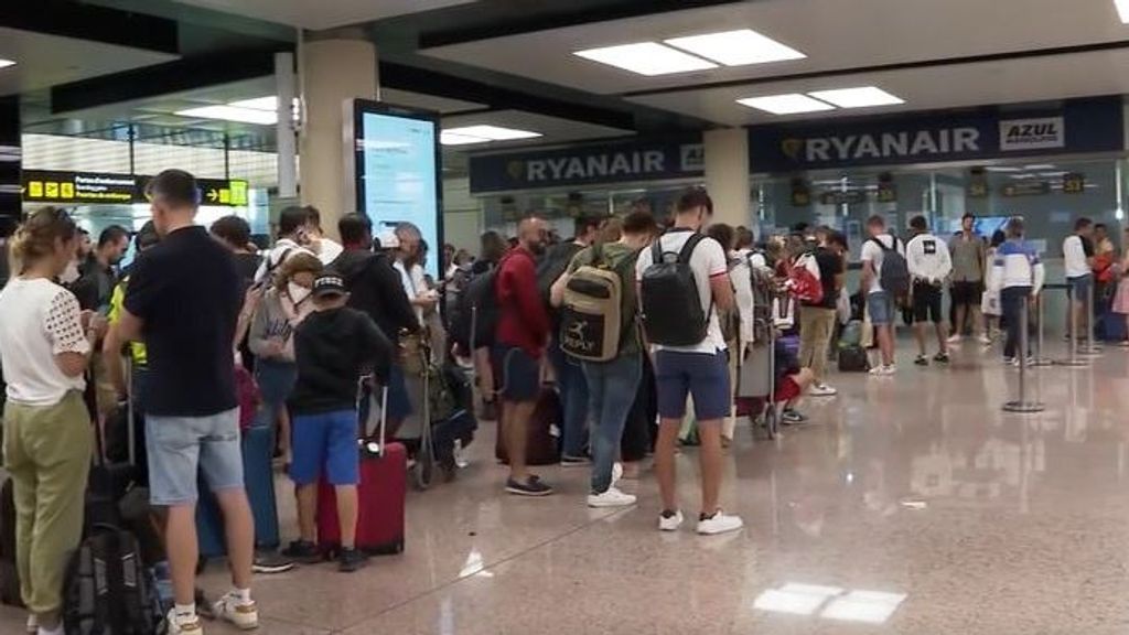 Casi medio centenar de vuelos, cancelados por la tercera jornada de huelga de Ryanair