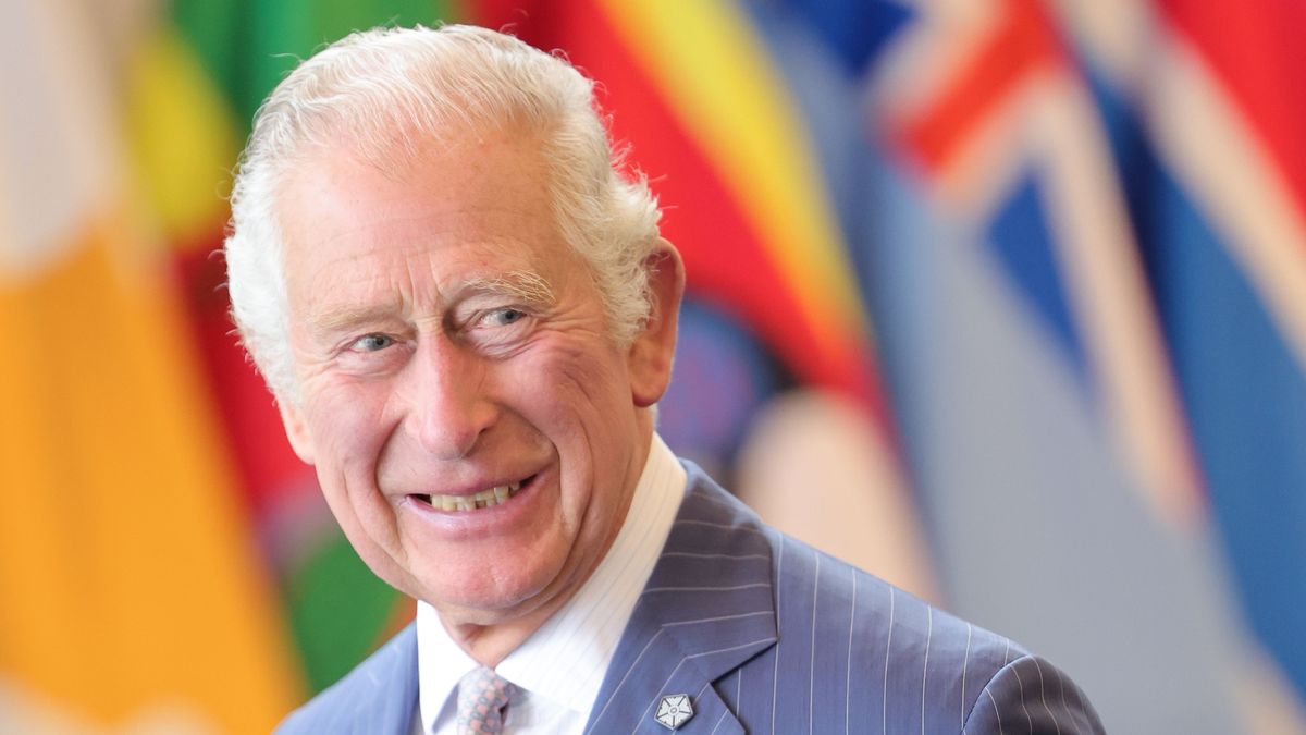 El príncipe Carlos de Inglaterra aceptó bolsas llenas de dinero como donación del ex primer ministro qatarí