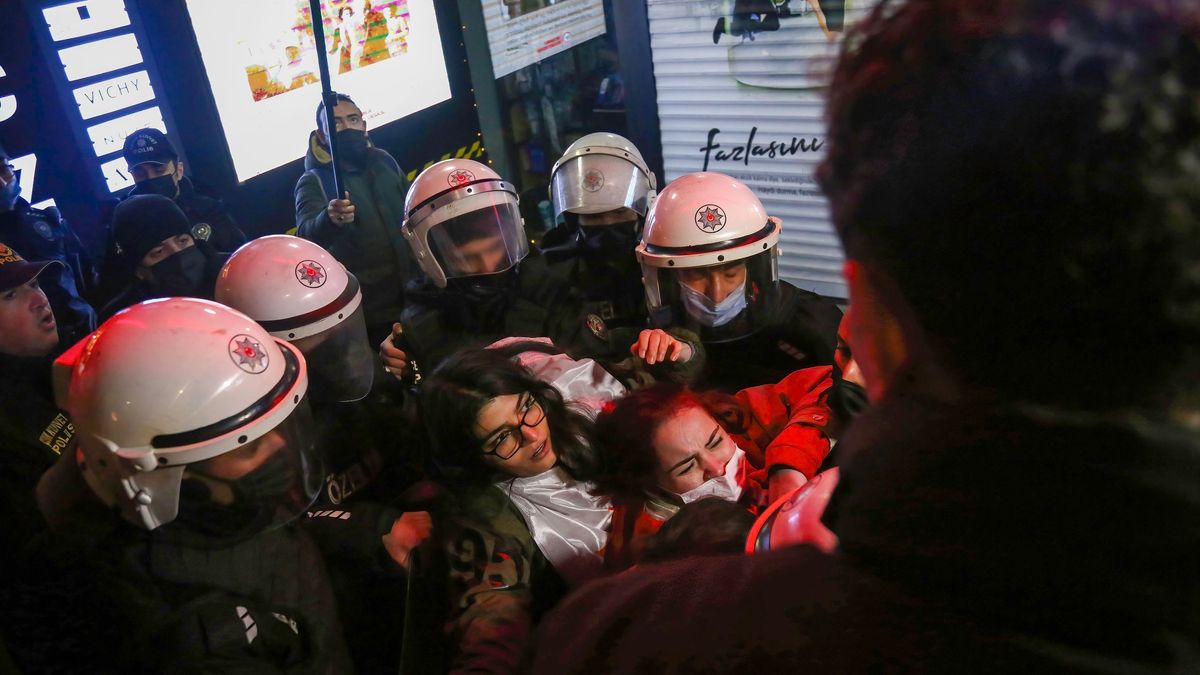 Imagen de archivo de una protesta en Estambul. Imagen de archivo de una protesta en Estambul.