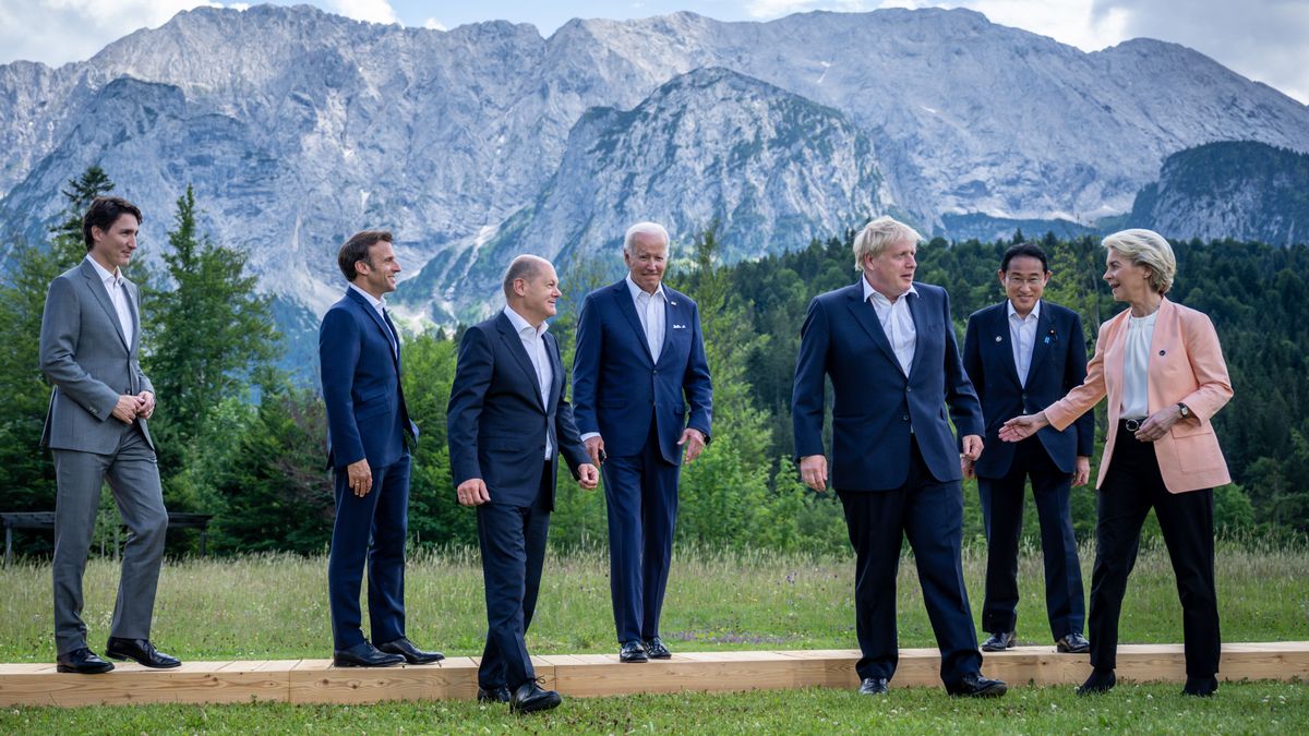 Johnson y Trudeau bromean sobre Putin en la primera reunión de trabajo del G7