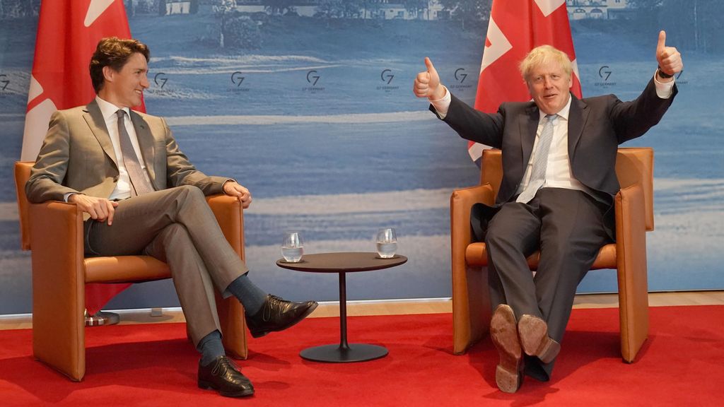 Los primeros ministros de Reino Unido y Canadá, Boris Johnson y Justin Trudeau, durante la cumbre del G7 este domingo.