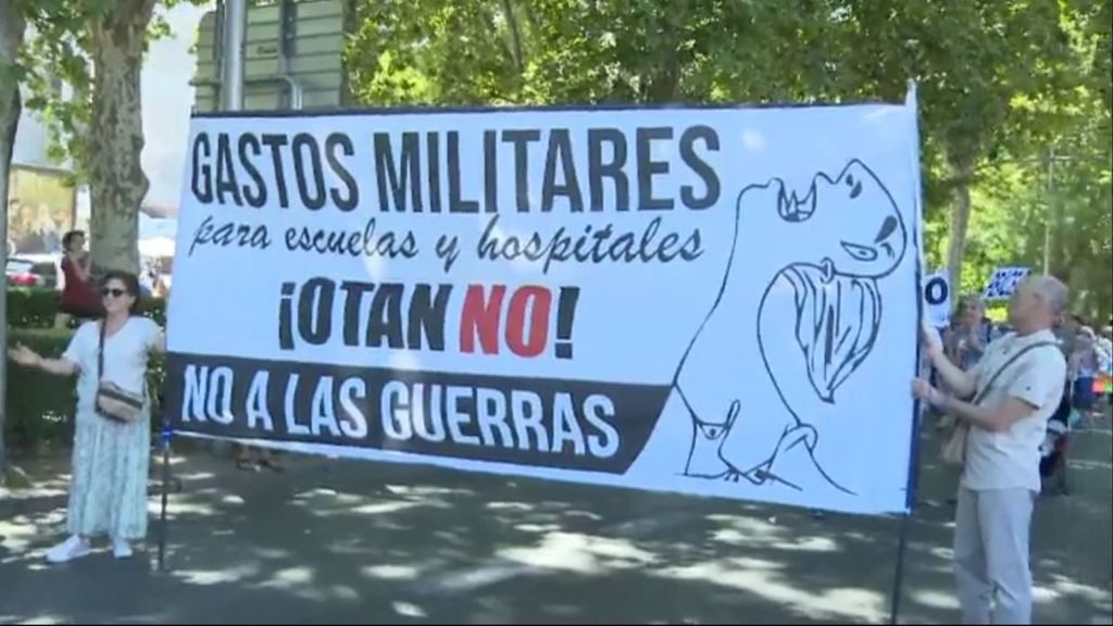 Multitudinaria protesta contra la celebración de la cumbre de la OTAN en Madrid