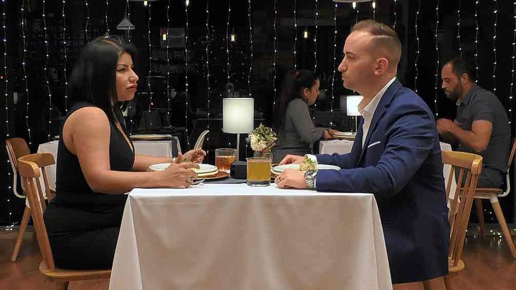 Pedro y Liz Mery durante su cita en 'First Dates'