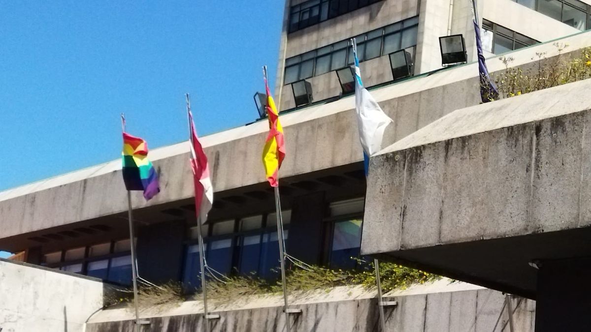 220628 bandera LGTBI VIGO 220628 bandera LGTBI VIGO