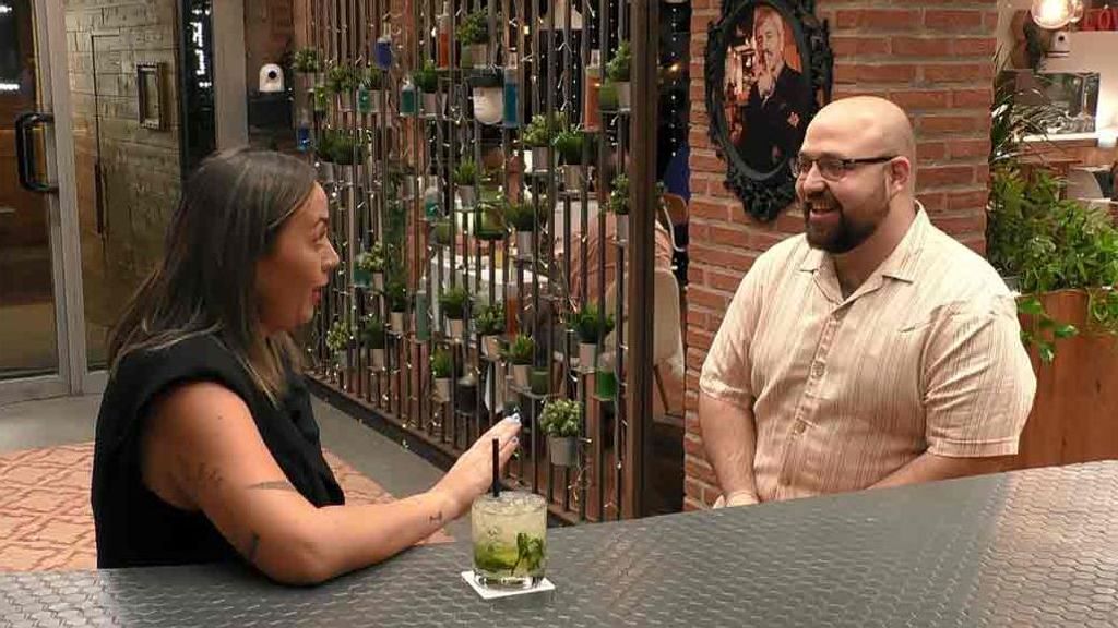 Alejandro, al saber que su cita busca a un Michael Jordan en ‘First Dates’: “Yo doy la Bomba Navarro”