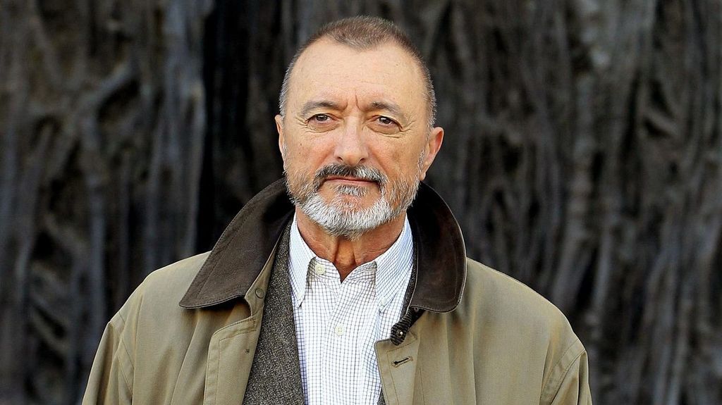 El escritor Arturo Pérez Reverte