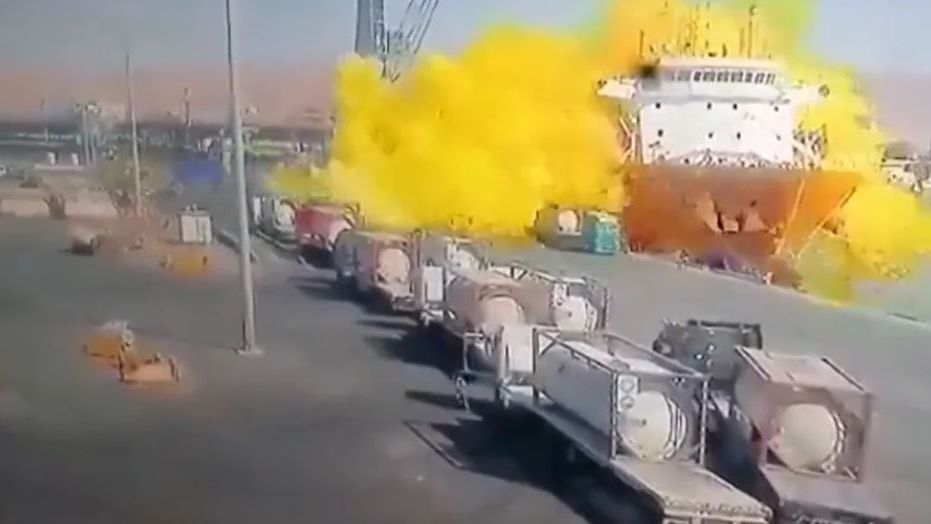 Violenta explosión en el puerto de Jordania al caer un contenedor con cloro cuando era embarcado